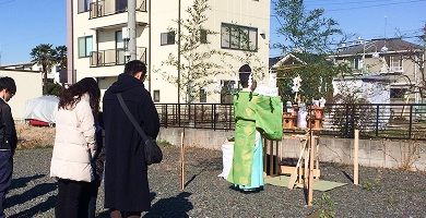 地鎮祭の御祈祷の風景