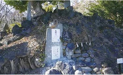 孕石の祠の写真