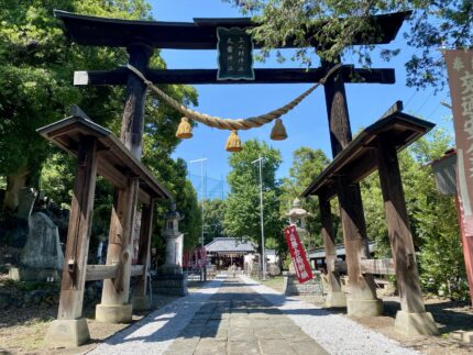 熊谷市最古最大の木造両部鳥居。寛文四年1664年建立、上之雷電神社の熊谷市指定文化財