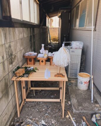 熊谷 上之雷電神社で執り行う神葬祭のご祈祷の情景。神職が奉仕する様子