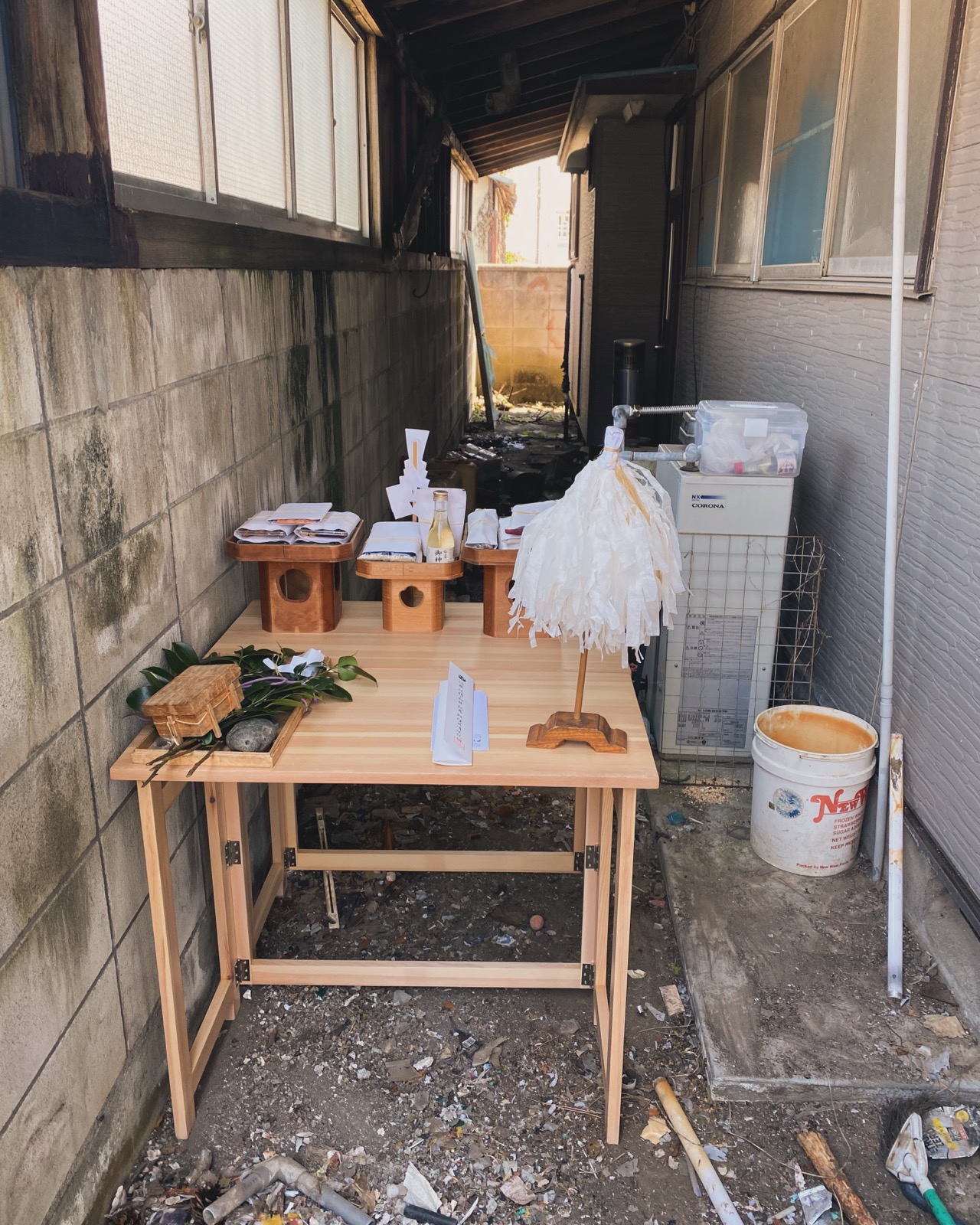 熊谷 上之雷電神社で執り行う神葬祭のご祈祷の情景。神職が奉仕する様子